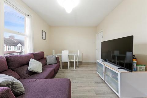 2 bedroom flat for sale, Penge, London