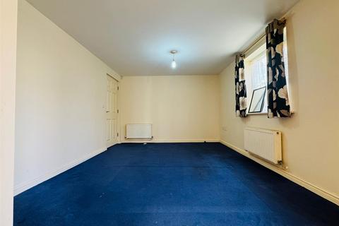 2 bedroom flat to rent, Blackthorn Road, Ilford