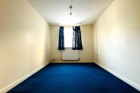 2 bedroom flat to rent, Blackthorn Road, Ilford