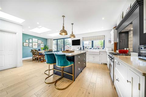 33 Church Avenue, London, SW14 8NW