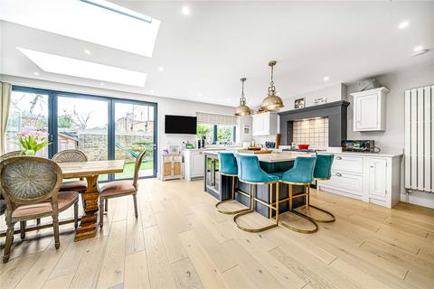 33 Church Avenue, London, SW14 8NW