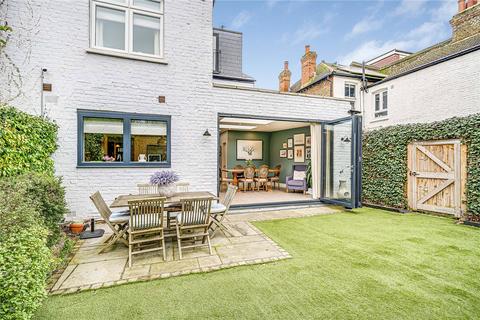 33 Church Avenue, London, SW14 8NW