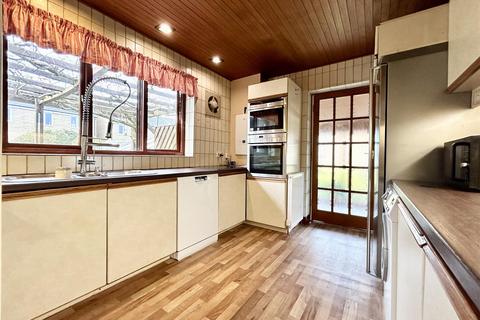 3 bedroom detached bungalow for sale, Bedale Drive, Skelmanthorpe, Huddersfield, HD8 9EU