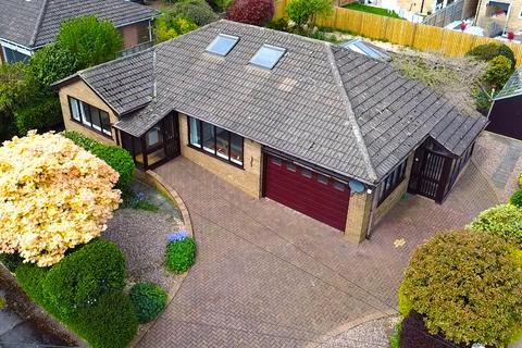 3 bedroom detached bungalow for sale, Bedale Drive, Skelmanthorpe, Huddersfield, HD8 9EU