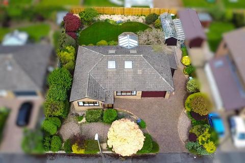 3 bedroom detached bungalow for sale, Bedale Drive, Skelmanthorpe, Huddersfield, HD8 9EU