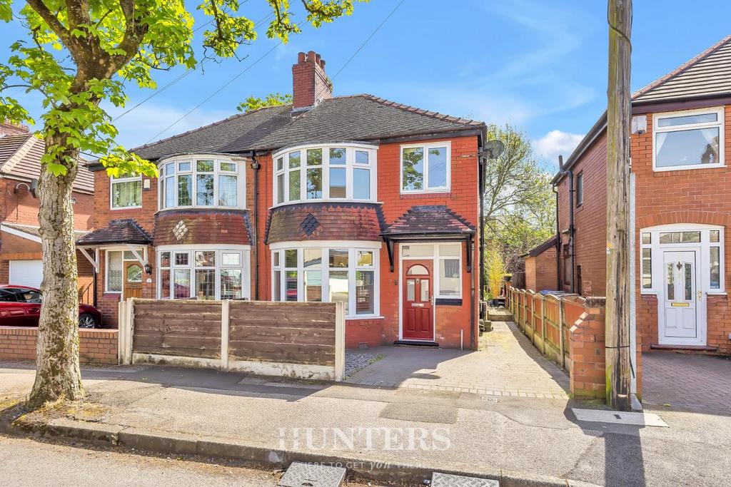 Uplands, Alkrington, Middleton M24 3 bed semidetached house £275,000