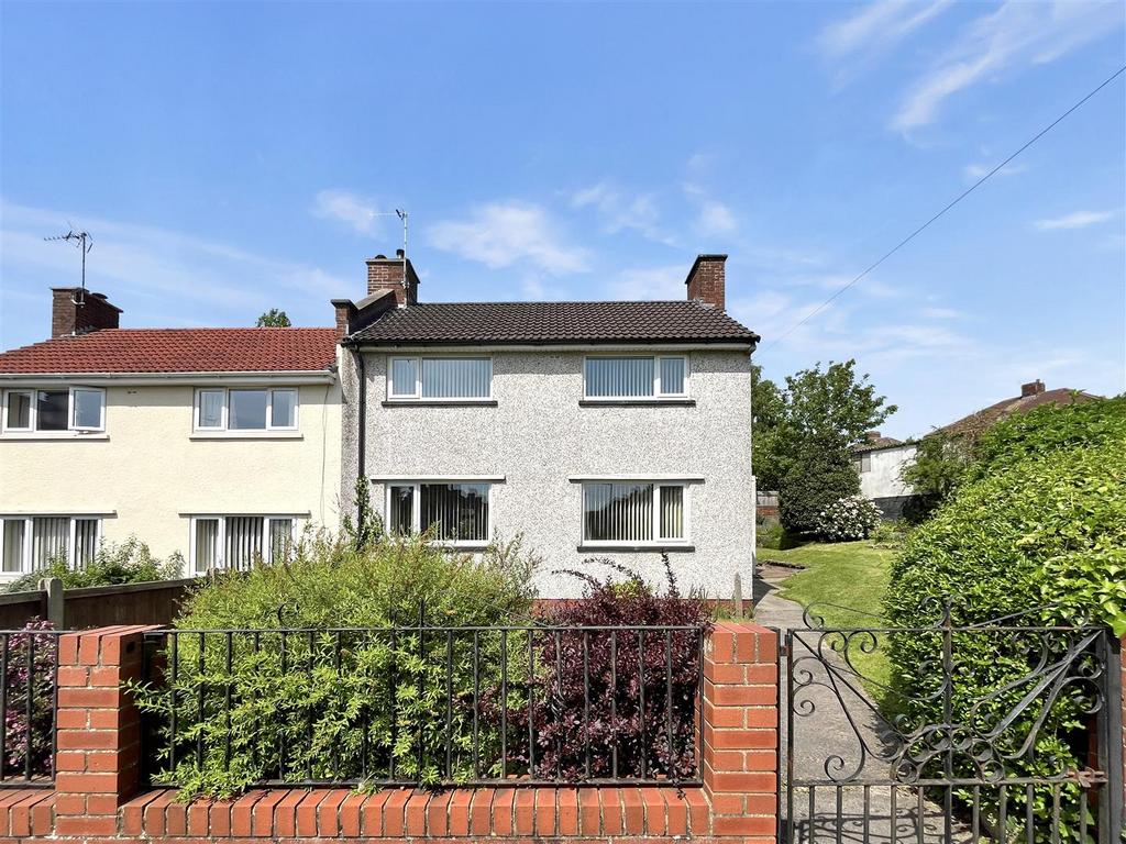 Westfield Close, Hanham, Bristol 3 bed semidetached house for sale £