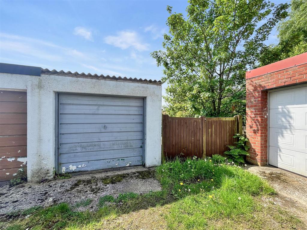 Garage/Parking
