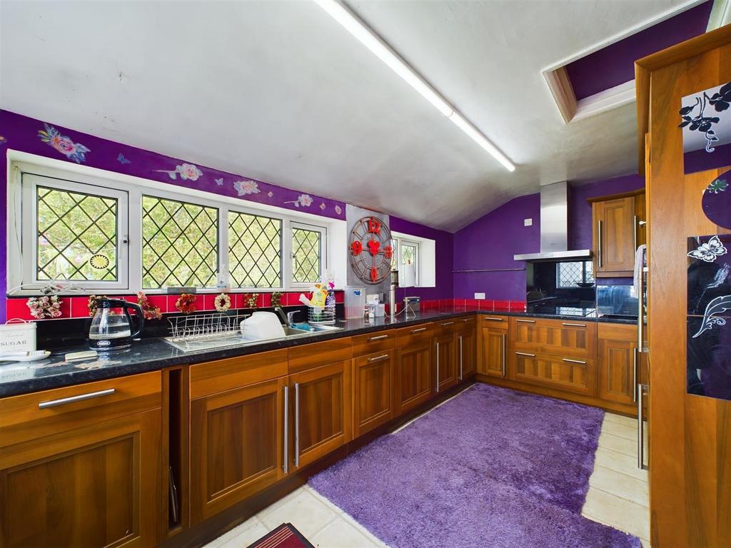 Kitchen: