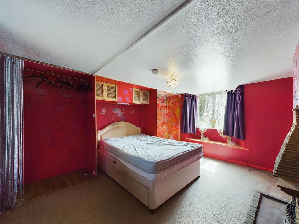 Bedroom: