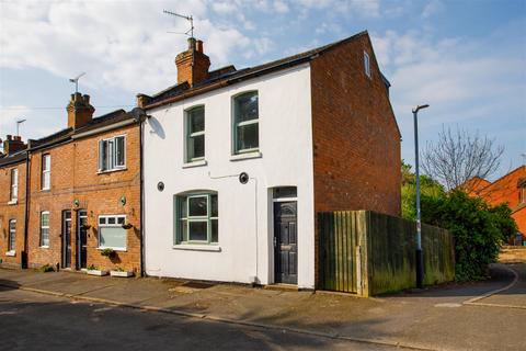 4 bedroom end of terrace house for sale, Humphris Street, Warwick