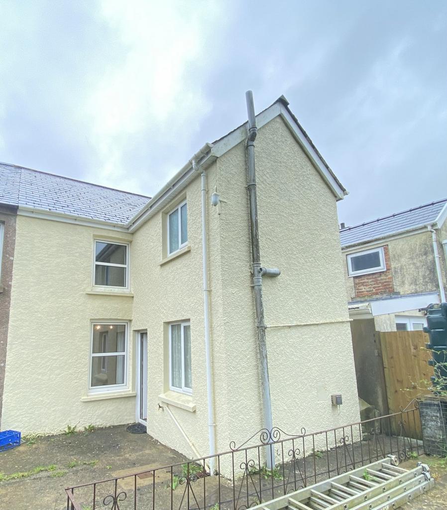 Llandissilio, Clynderwen, Pembrokeshire, SA66 3 bed terraced house for