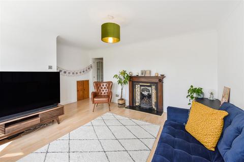 4 bedroom end of terrace house for sale, Kinver Close, Romsey, Hampshire