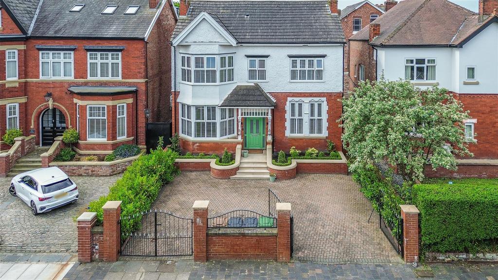 Conyers Avenue, Southport PR8 4 bed detached house £550,000