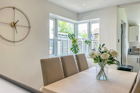 50 Hatfield Road, Rayleigh, SS6 9AR