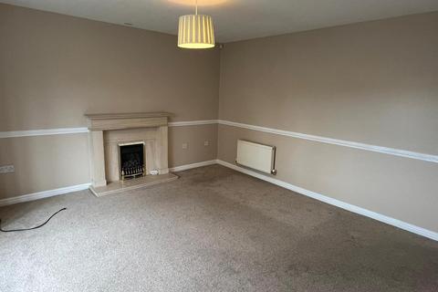 4 bedroom detached house to rent, College Avenue, Lindley, Huddersfield