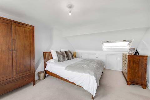 40 Ashlone Road, London, SW15 1LR
