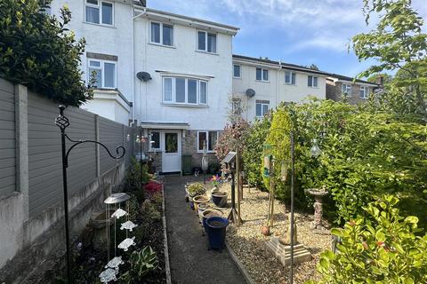 9 Glenview, St Austell, PL25 5HR