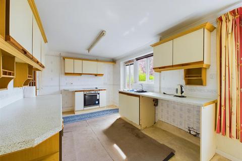 3 bedroom terraced house for sale, Edensor Avenue, Buxton