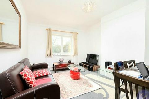 2 bedroom apartment to rent, Millway, London