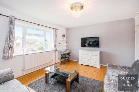 1 bedroom apartment to rent, Homecroft Gardens, Loughton, IG10