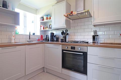 2 bedroom flat for sale, Anderson Court, Redhill