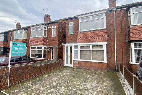 3 bedroom end of terrace house to rent, Oxford Road, Goole