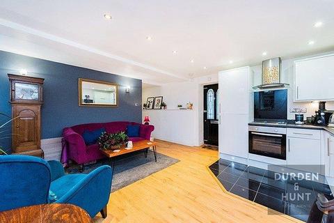 1 bedroom apartment for sale, High Road, Woodford Green, IG8