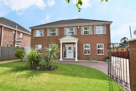 5 bedroom detached house for sale, Carlton Road, Healing DN41