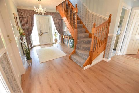 5 bedroom detached house for sale, Carlton Road, Healing DN41