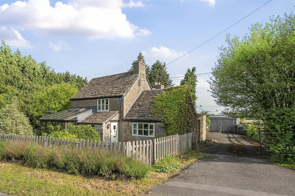 Stanton St Quintin 3 bed detached house for sale - £500,000