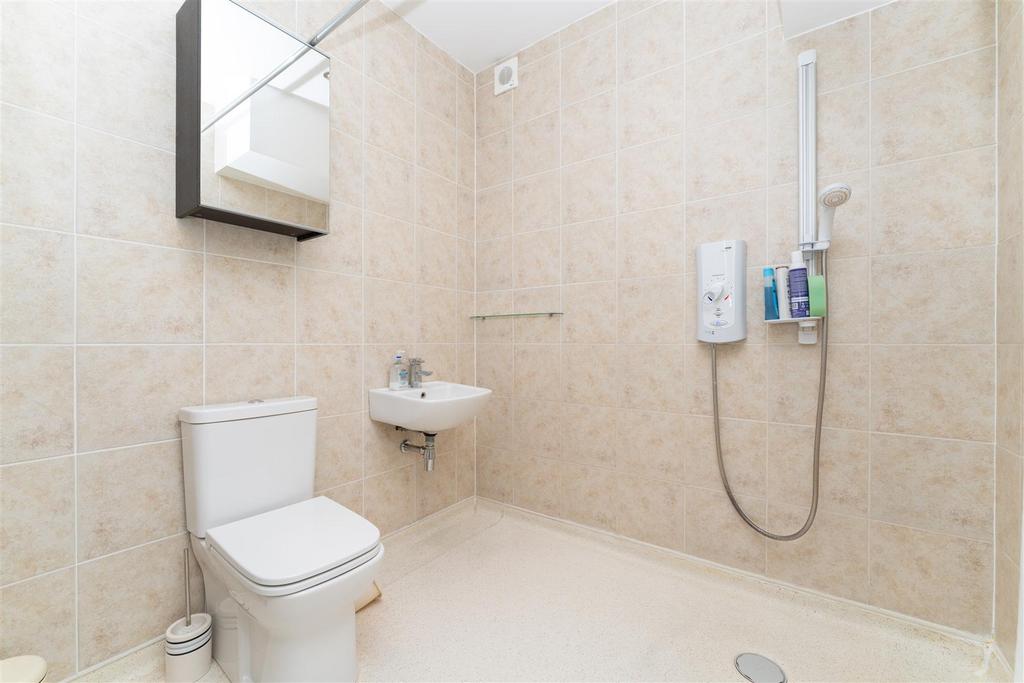 Bathroom 1.jpg