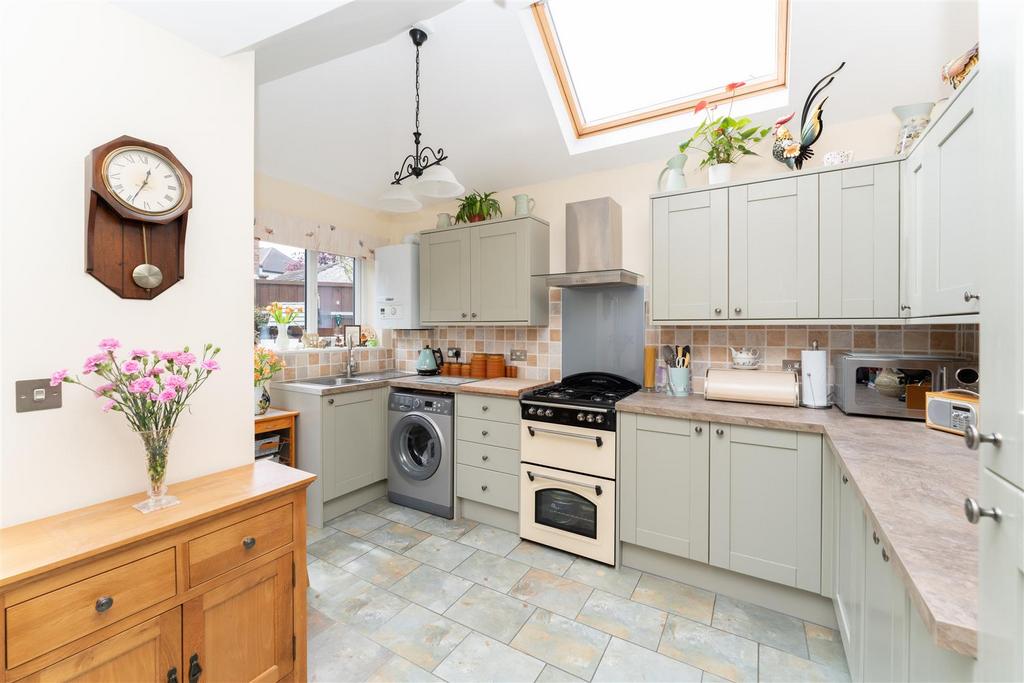 Kitchen 2.jpg