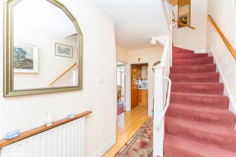8 Highview Road, London, W13 0HB