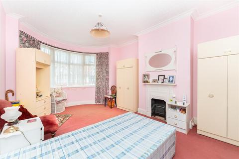 8 Highview Road, London, W13 0HB