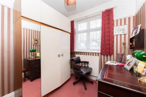 8 Highview Road, London, W13 0HB