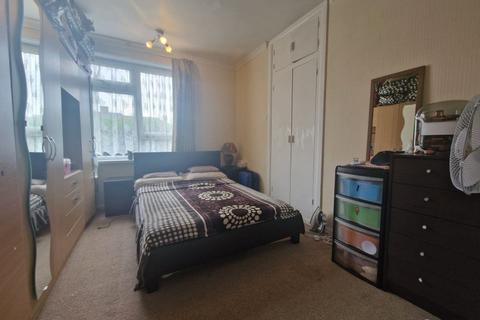 1 bedroom flat to rent, Newton Road, Hainault IG7