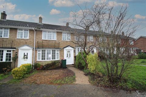 3 bedroom house to rent, Lyndhurst Close, Crawley, West Sussex. RH11 8AR