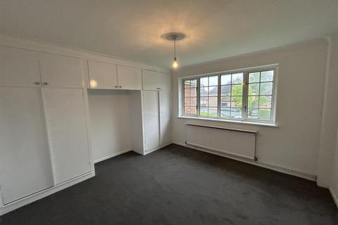 2 bedroom flat for sale, The Pantiles, Bushey WD23