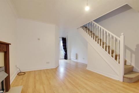2 bedroom house to rent, Callon Close, Worthing BN13