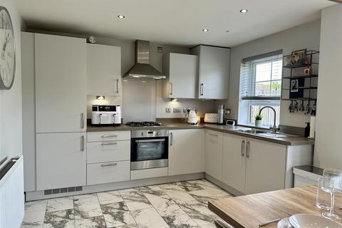 30 Airedale Drive, Brough, HU15 1US