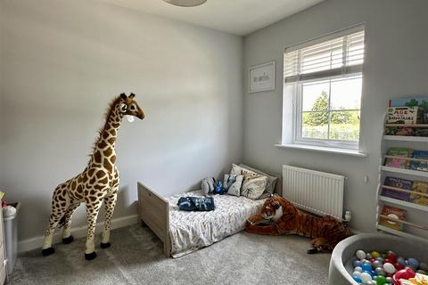 30 Airedale Drive, Brough, HU15 1US