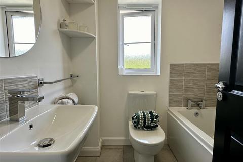 30 Airedale Drive, Brough, HU15 1US