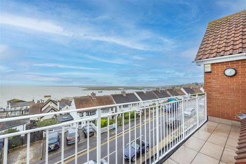 2 bedroom penthouse for sale, Belle Vue Court, Leigh Park Road, Leigh-On-Sea