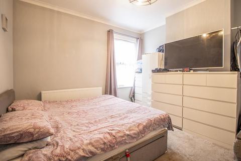 2 bedroom flat for sale, Beedell Avenue, Westcliff-on-Sea SS0