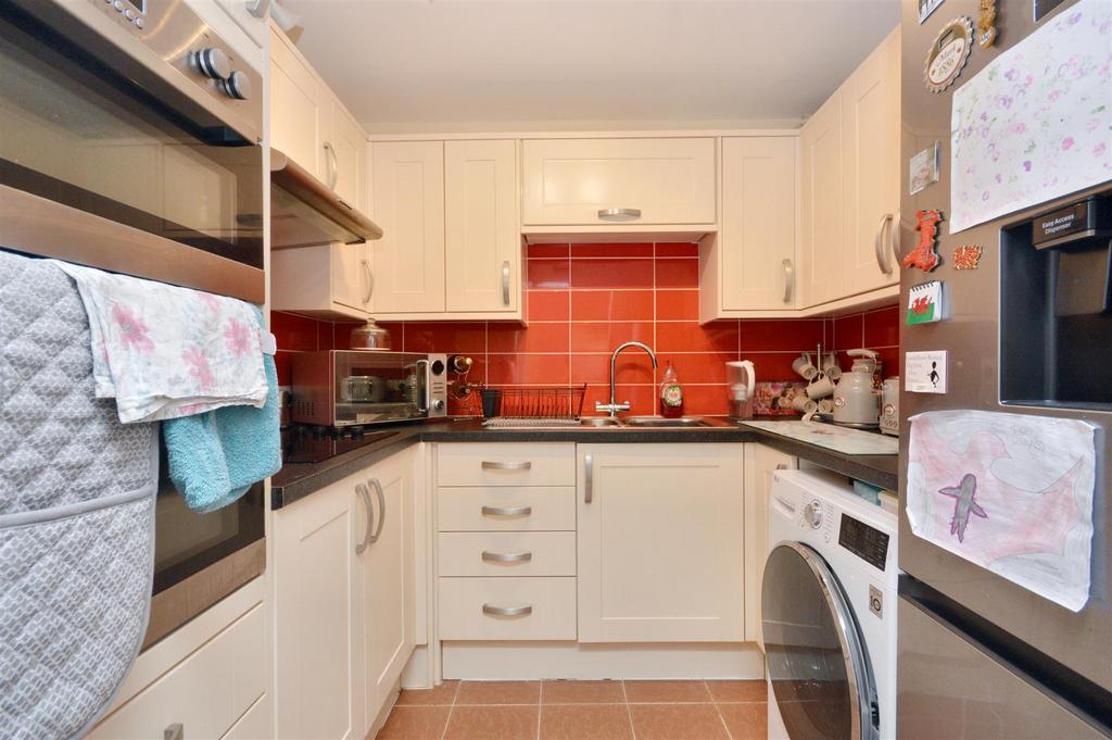 Fairfield Road, Eastbourne 1 bed retirement property for sale £144,950