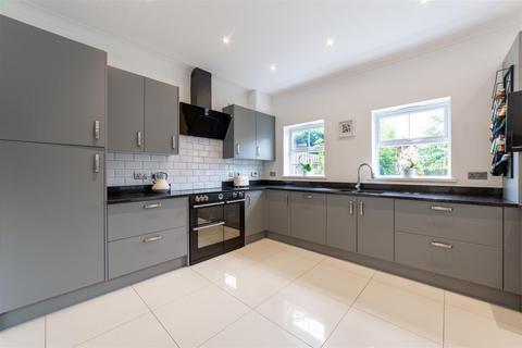 4 bedroom terraced house for sale, Featherstone Grove, Great Park, NE3