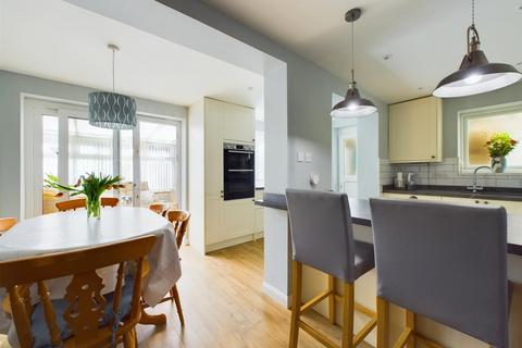 21 Bodiam Avenue, Tuffley, Gloucester, GL4 0TJ