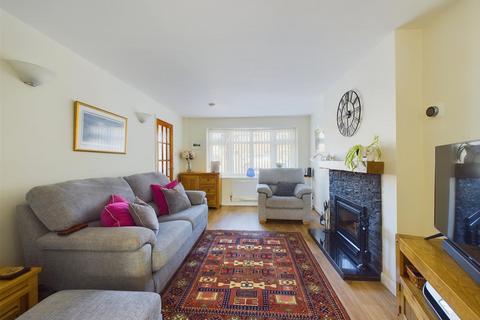 21 Bodiam Avenue, Tuffley, Gloucester, GL4 0TJ