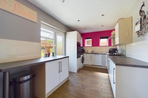 4 bedroom semi-detached house for sale, Stanway Road, Gloucester
